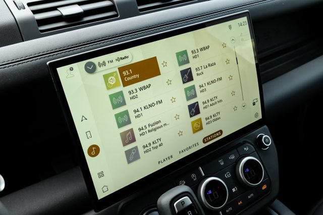 New 2026 Land Rover Defender 110 X-Dynamic SE AWD/4WD image 35