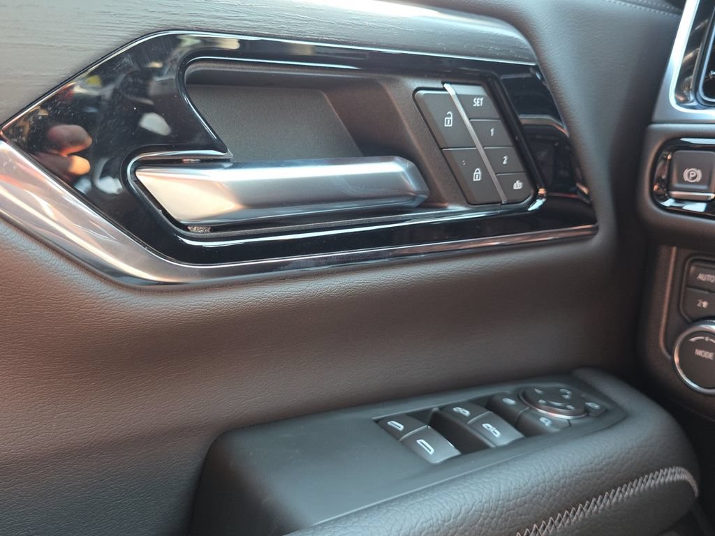 Used 2026 GMC Yukon Denali w/ Advanced Technology Package AWD/4WD image 11