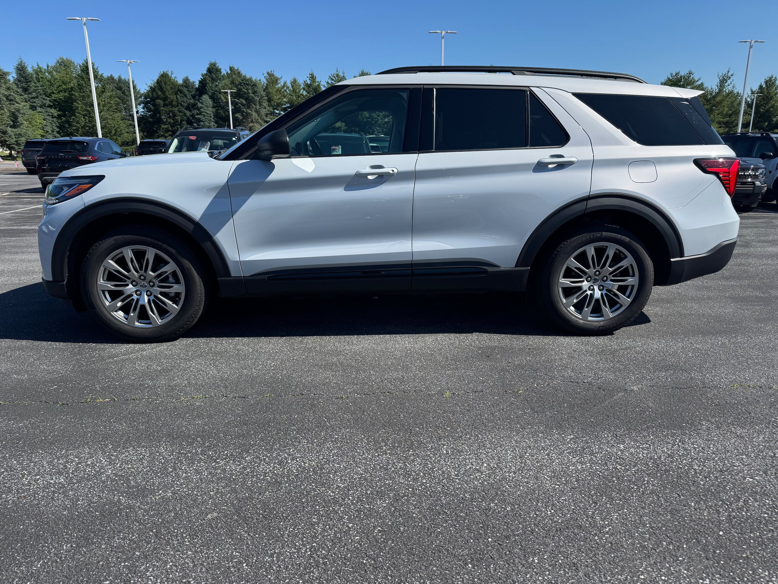 Used 2026 Ford Explorer Active w/ Active Comfort Package AWD/4WD image 2