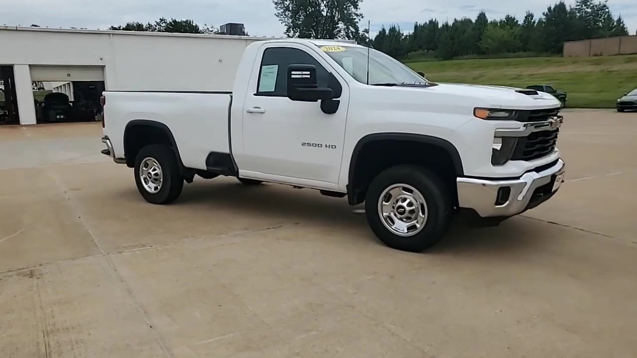 Used 2024 Chevrolet Silverado 2500 LT w/ Convenience Package image 2