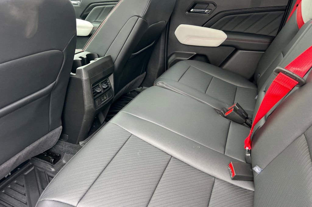 New 2026 GMC Canyon AT4X w/ AT4X AEV Edition AWD/4WD image 9