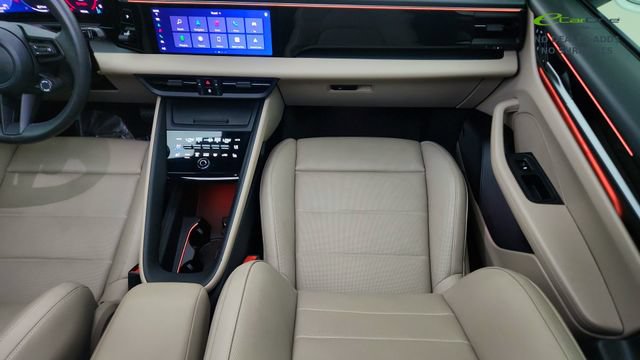 Used 2025 Porsche Macan Electric RWD image 37
