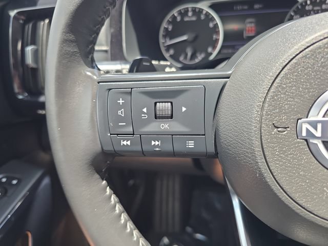Used 2025 Nissan Pathfinder SV FWD image 25