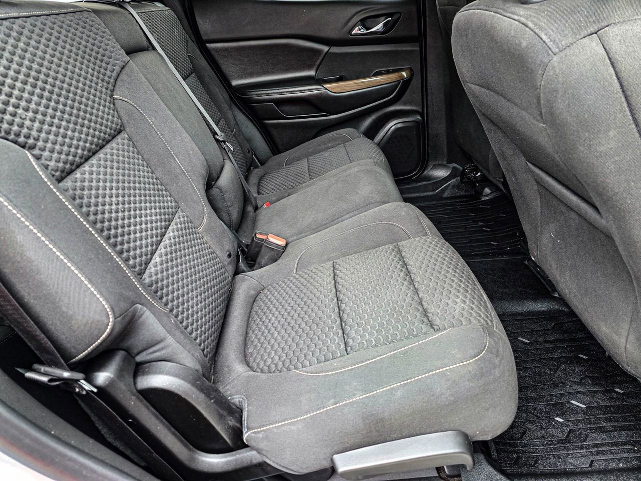 Used 2019 GMC Acadia SLE w/ LPO, Floor Liner Package image 42