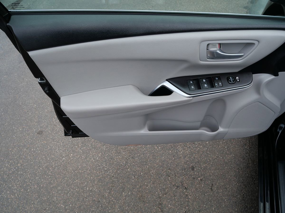 Used 2017 Toyota Camry SE FWD image 17