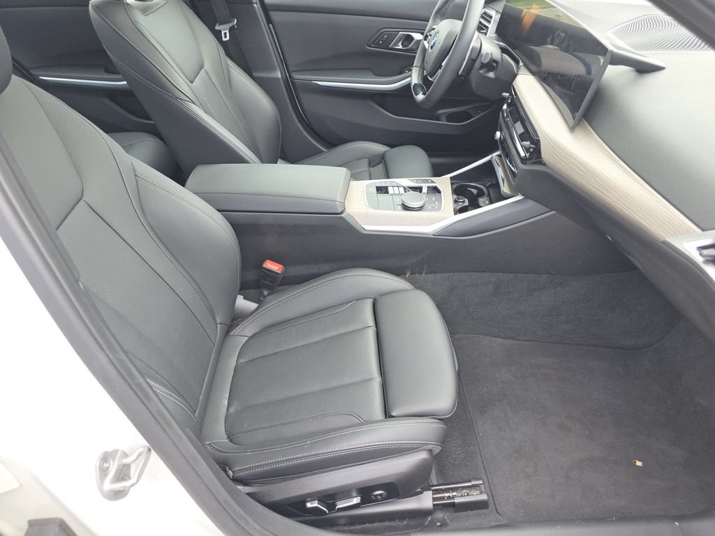 Used 2025 BMW 330i xDrive Sedan AWD/4WD image 17