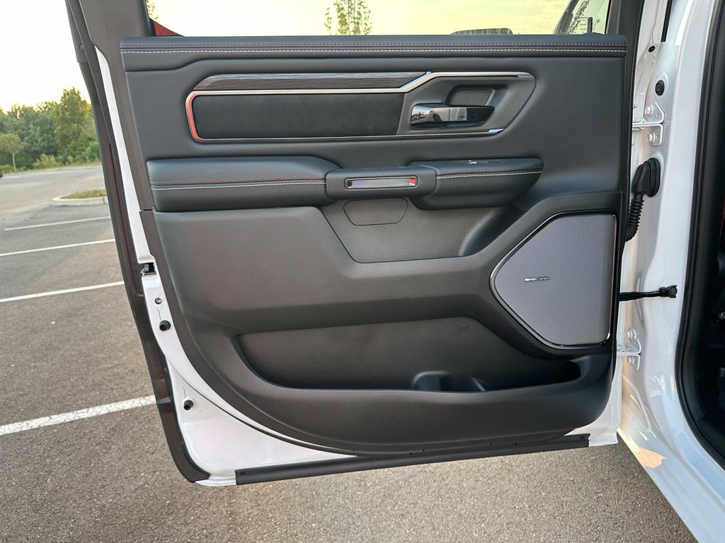 New 2026 RAM 1500 Laramie AWD/4WD image 14