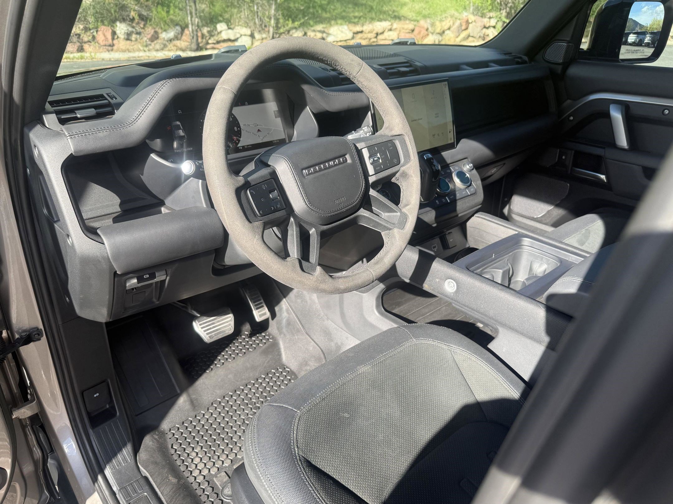 Certified 2023 Land Rover Defender 110 V8 image 4
