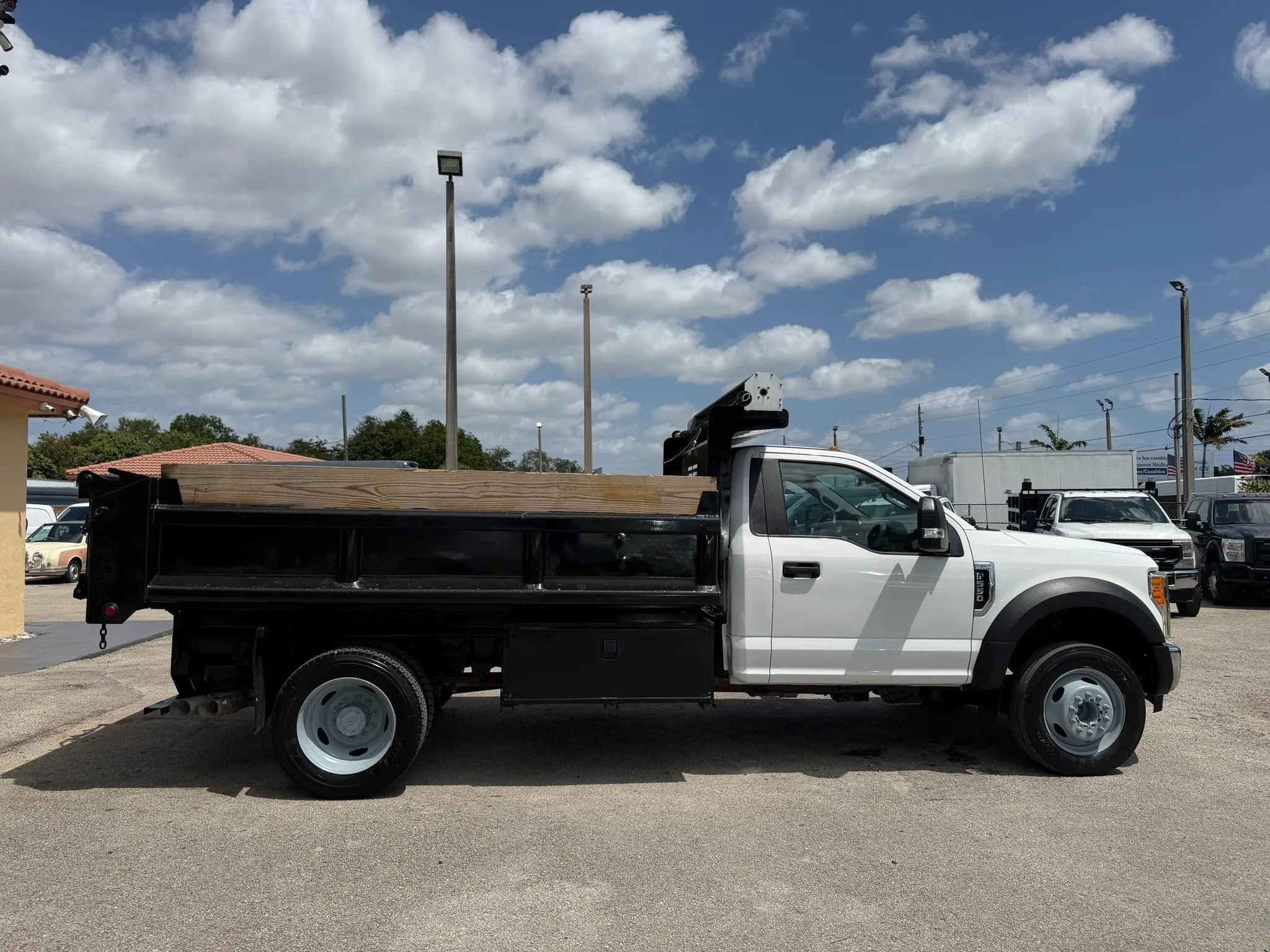 Used 2017 Ford F550 2WD Regular Cab Super Duty image 14