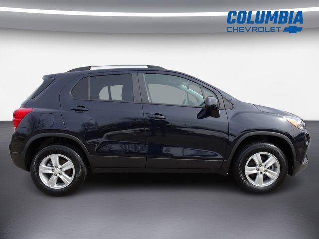 Certified 2022 Chevrolet Trax LT w/ LT Convenience Package image 2