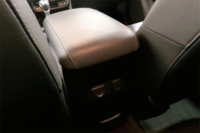 Used 2022 Chevrolet Colorado Z71 w/ Z71 Midnight Edition image 11