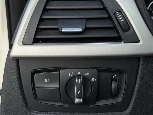 Used 2014 BMW 320i xDrive Sedan image 22