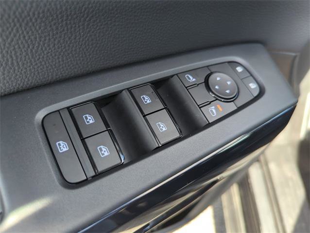 Certified 2025 Nissan Pathfinder SV w/ SV Premium Package image 26