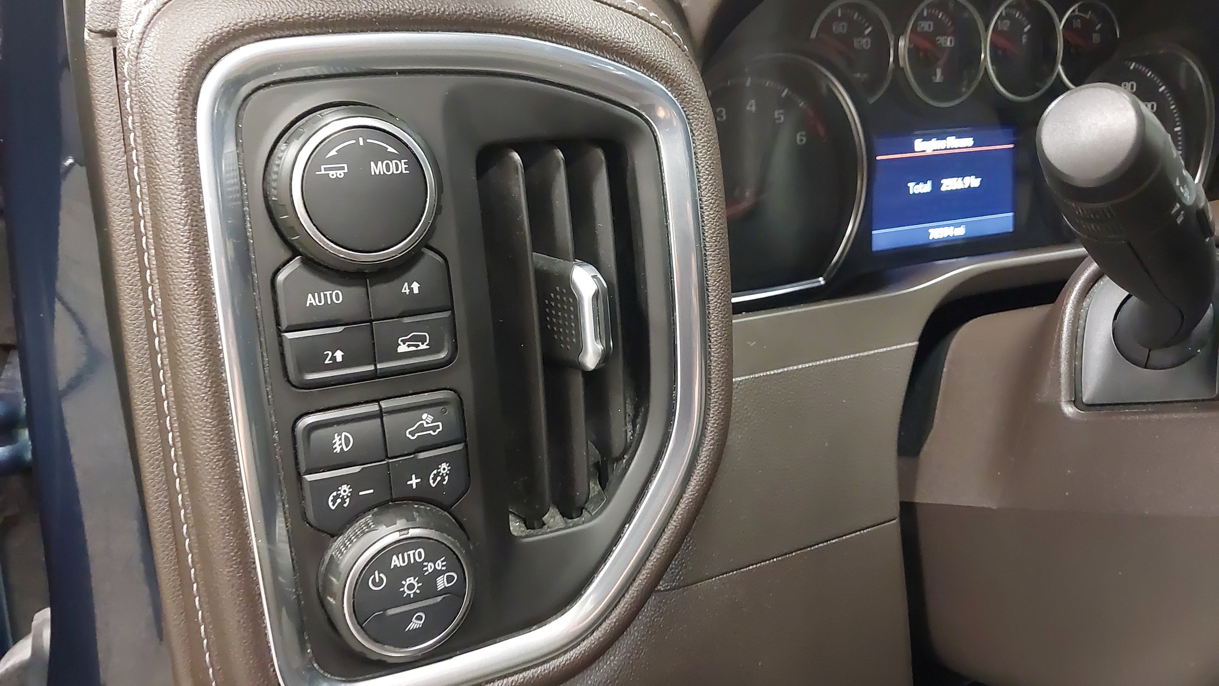 Used 2021 Chevrolet Silverado 1500 LTZ AWD/4WD image 23