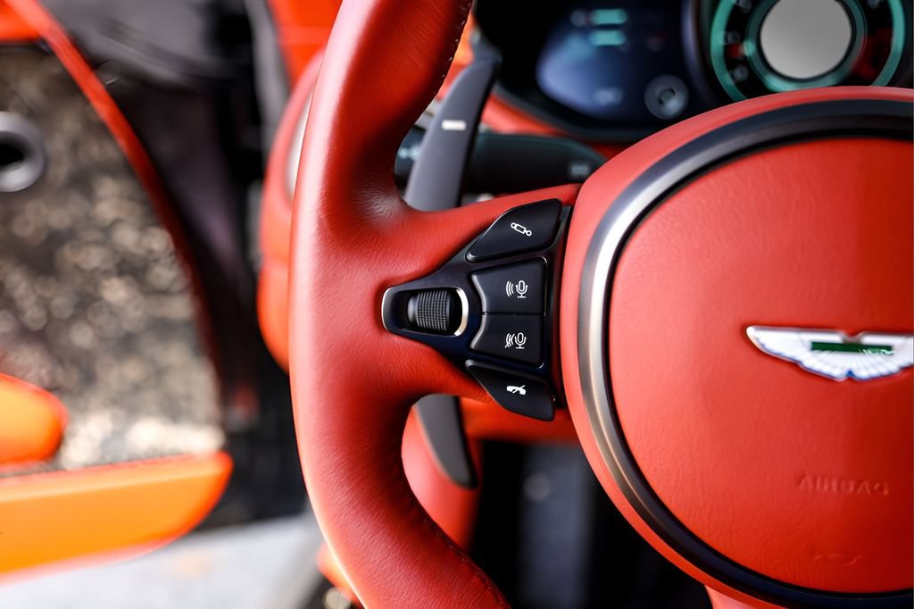 Used 2019 Aston Martin DBS Superleggera RWD image 15