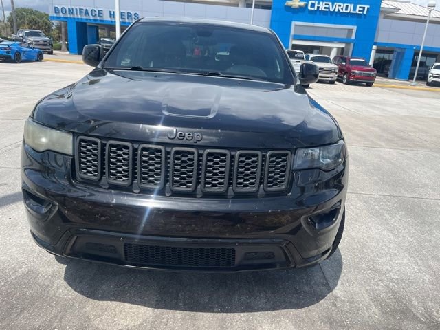 Used 2018 Jeep Grand Cherokee Altitude RWD image 3