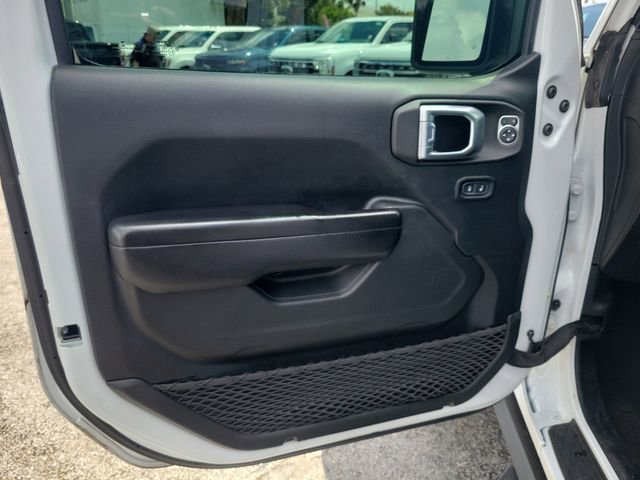 Used 2021 Jeep Gladiator Rubicon w/ Safety Group image 15