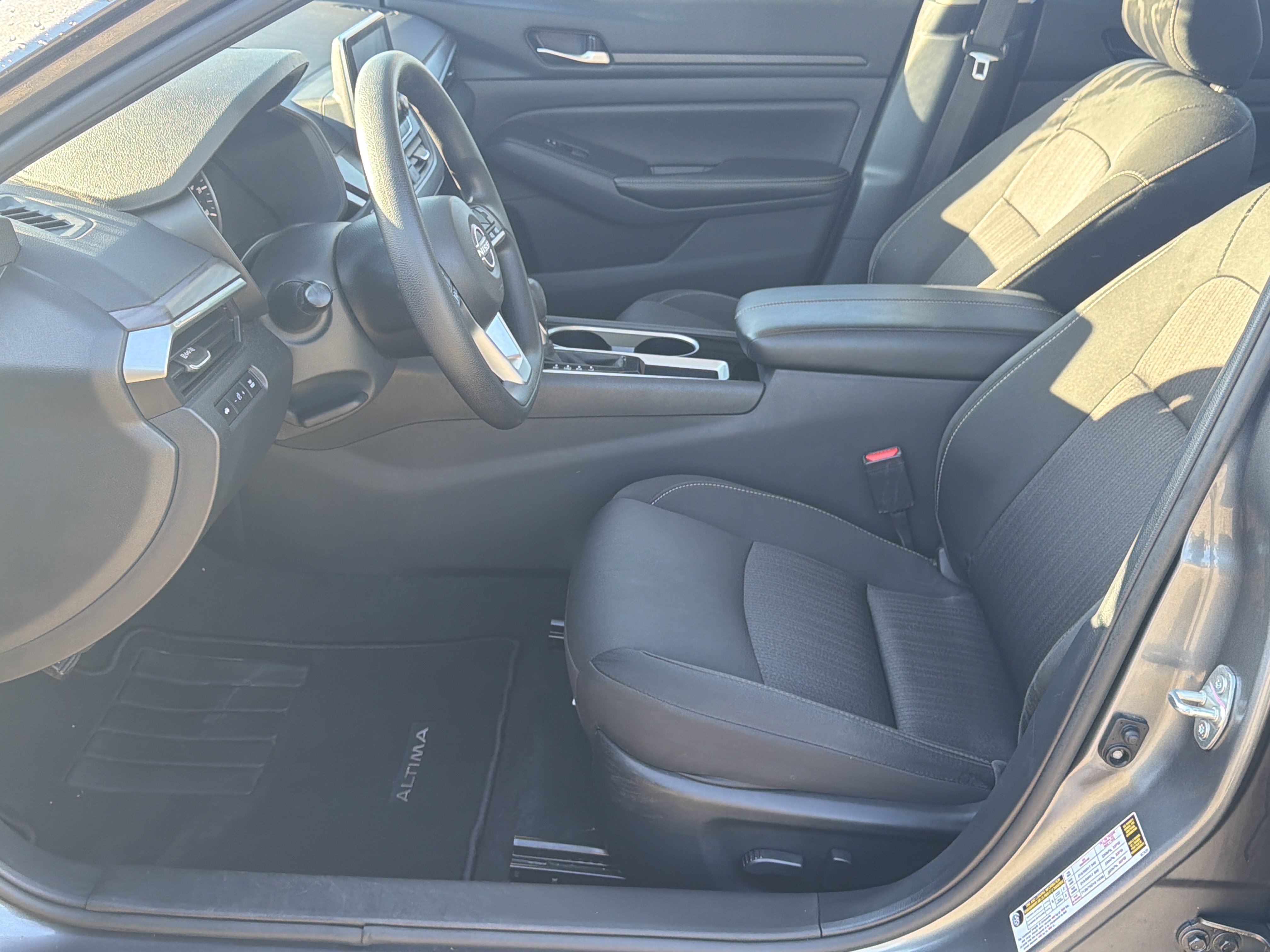 Used 2024 Nissan Altima 2.5 SV FWD image 9