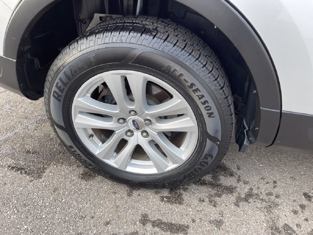 Used 2018 Ford Explorer XLT w/ Equipment Group 202A AWD/4WD image 45