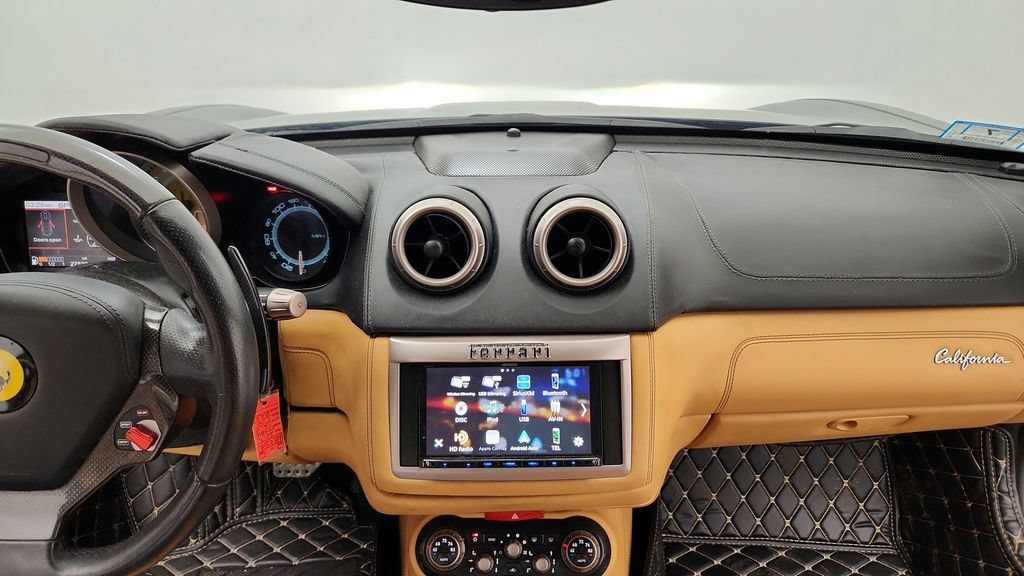 Used 2012 Ferrari California RWD image 18