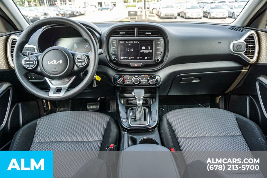 Used 2025 Kia Soul LX w/ LX Technology Package FWD image 26