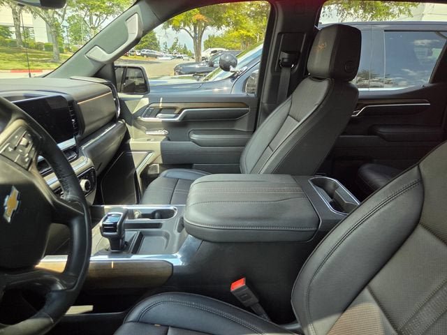 Used 2024 Chevrolet Silverado 1500 High Country w/ Technology Package AWD/4WD image 14