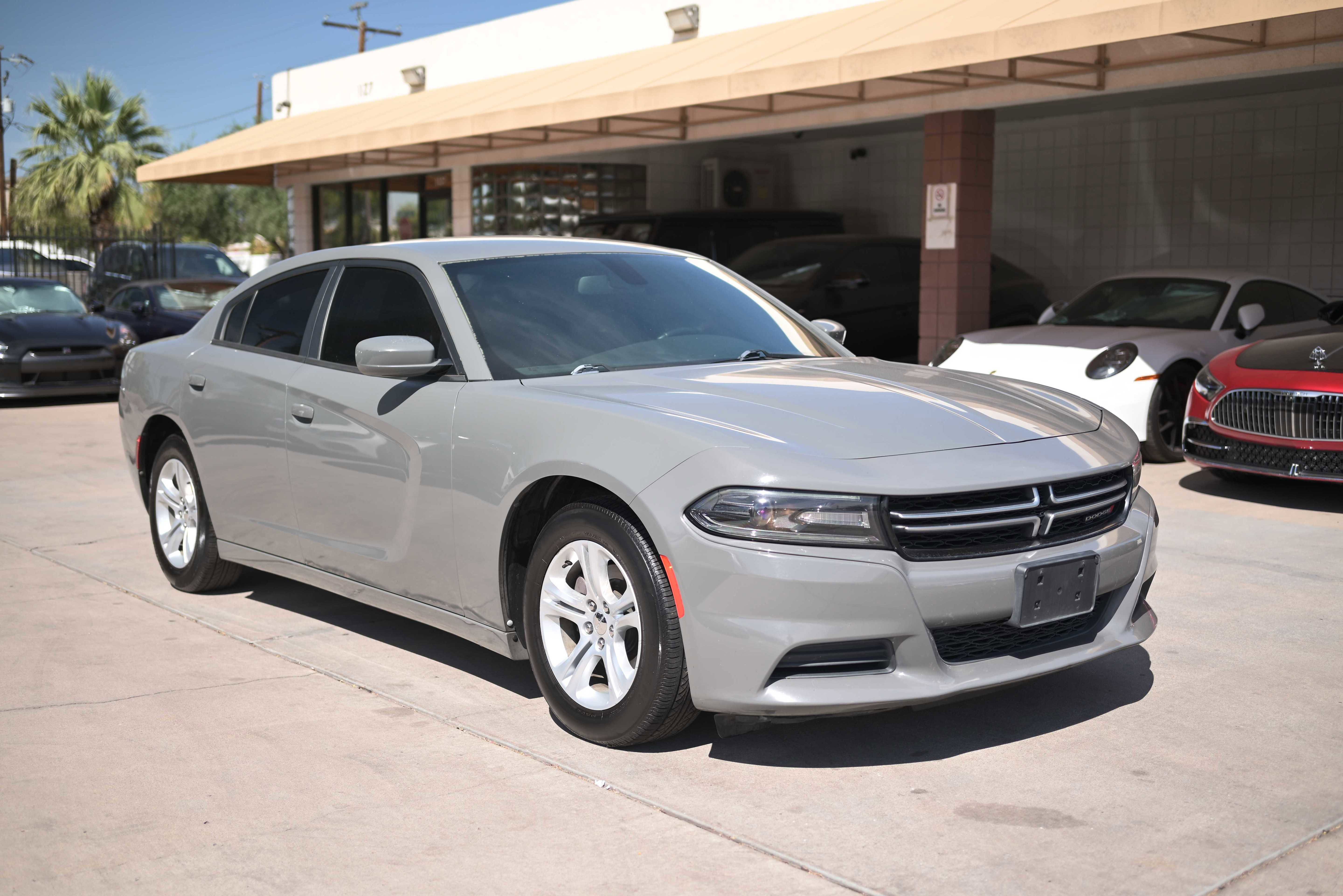 Used 2017 Dodge Charger SE image 3