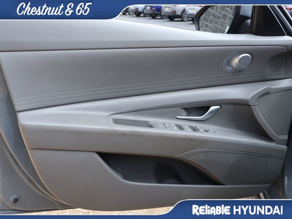 Used 2022 Hyundai Elantra SEL image 21