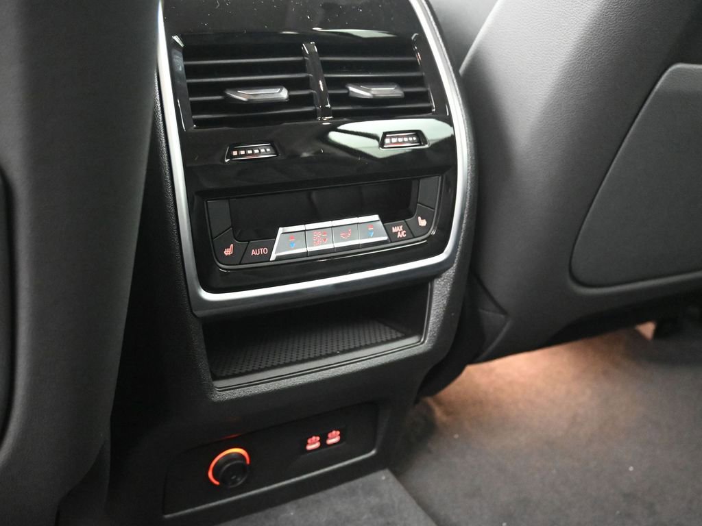 New 2026 BMW X7 xDrive40i w/ Premium Package image 15