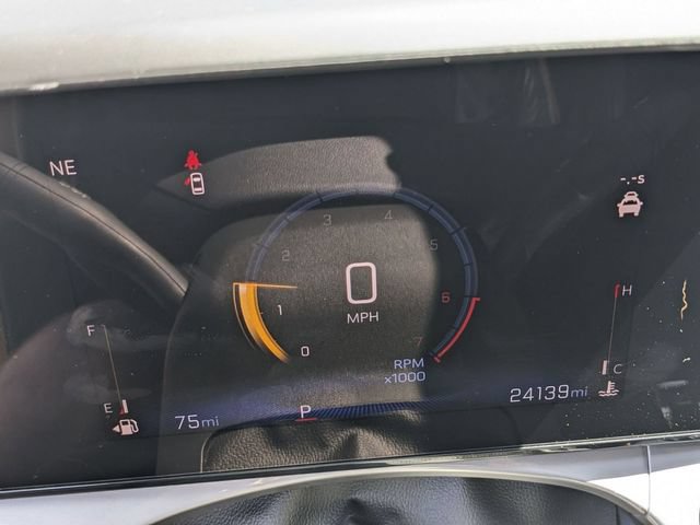 Used 2025 Chevrolet Trax LT FWD image 17