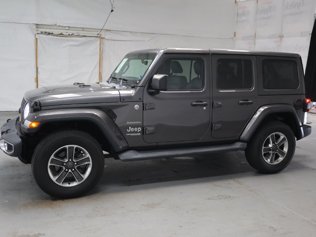 Used 2018 Jeep Wrangler Unlimited Sahara w/ Dual Top Group AWD/4WD image 4