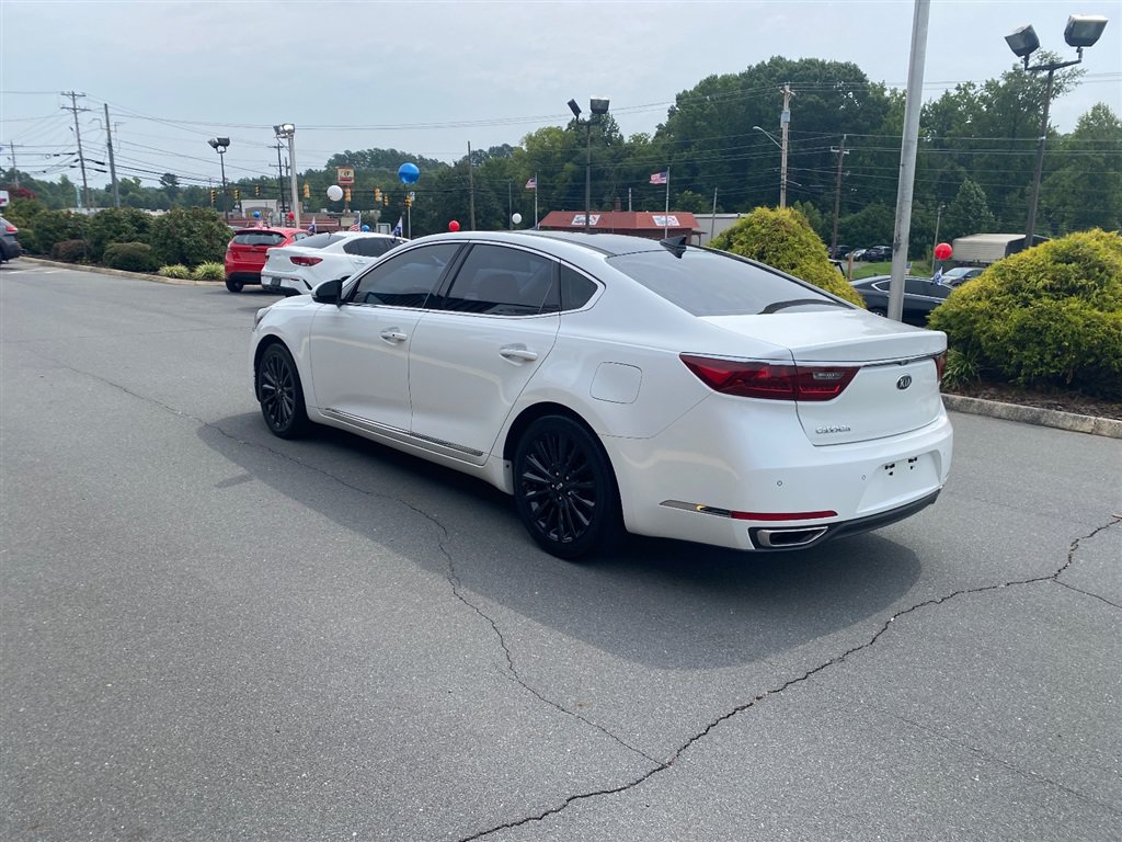 Used 2017 Kia Cadenza Premium w/ Luxury Package FWD image 4