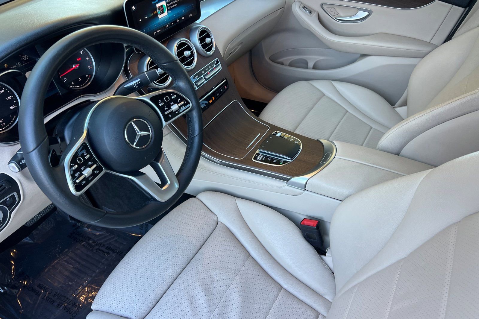 Used 2021 Mercedes-Benz GLC 300 4MATIC w/ Premium Package image 11