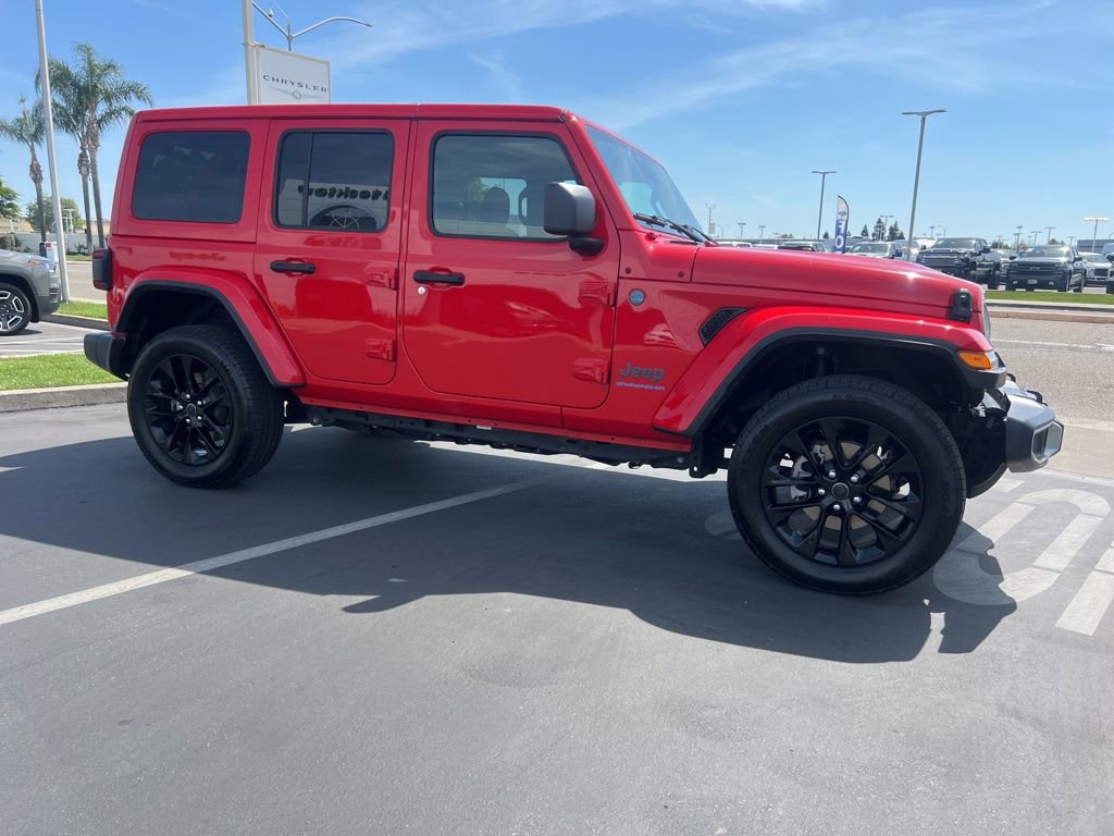 Used 2025 Jeep Wrangler Unlimited Sahara w/ Safety Group AWD/4WD image 7