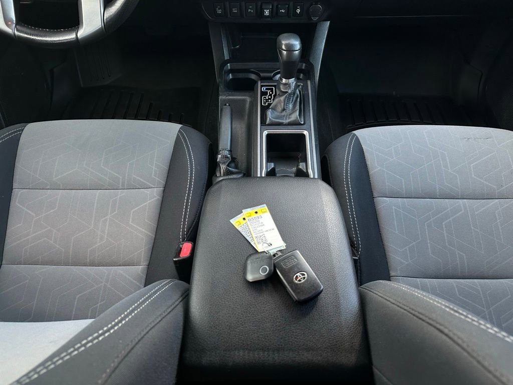 Used 2020 Toyota Tacoma TRD Off-Road w/ Technology Package image 21