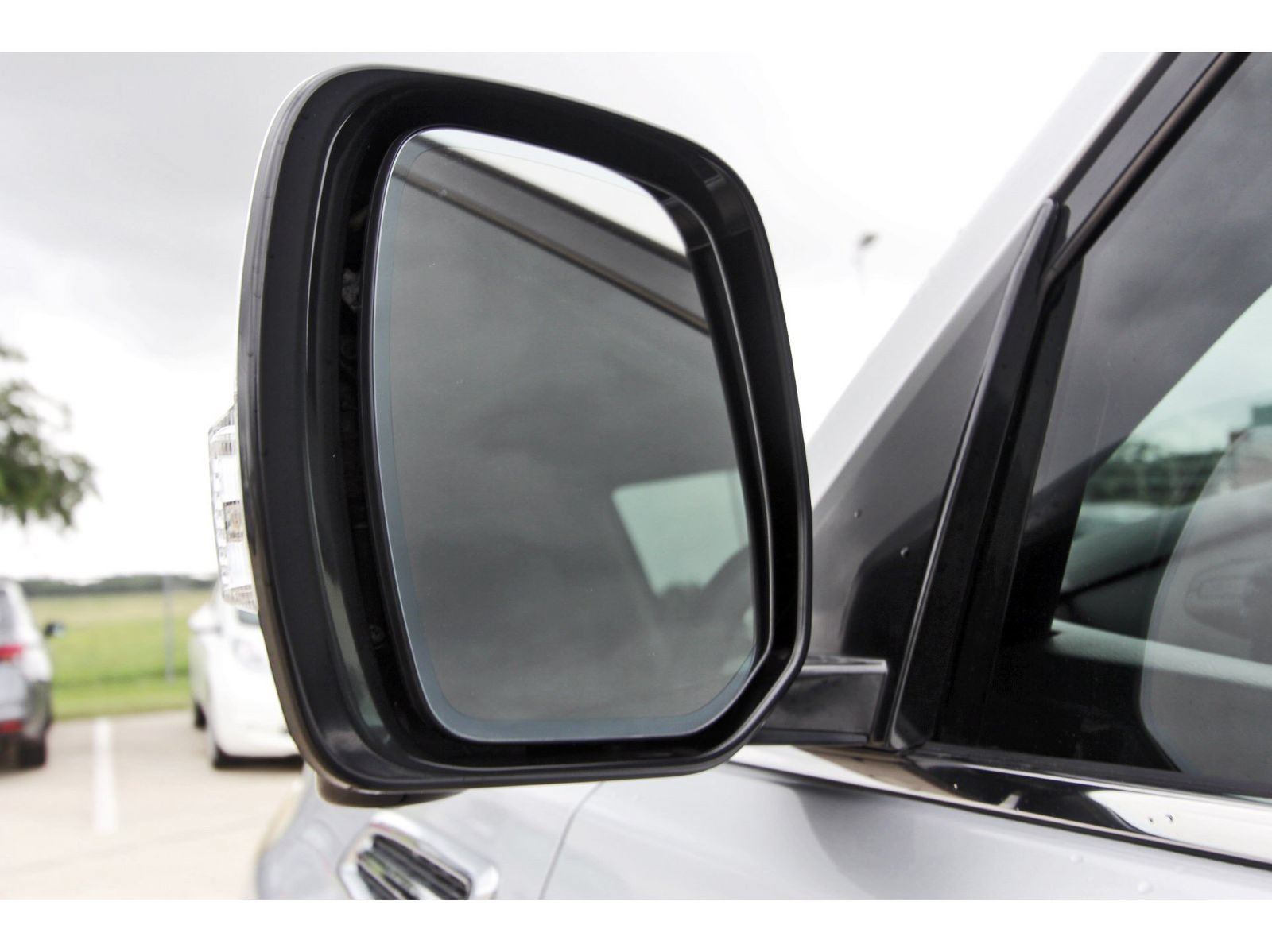 Used 2017 Nissan Armada Platinum RWD image 10
