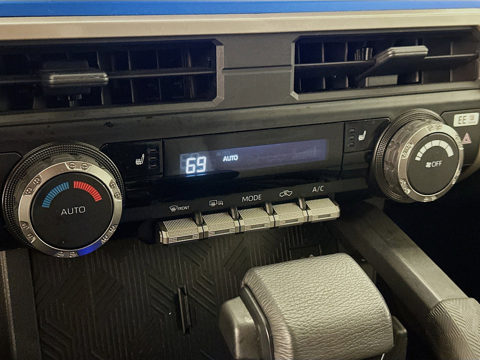 Used 2025 Toyota Tacoma TRD Off-Road AWD/4WD image 24