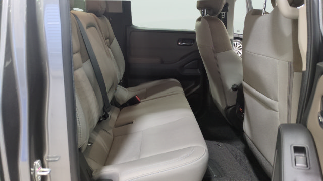 Used 2024 Nissan Frontier 4x4 Crew Cab image 18