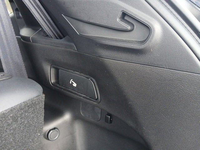 Used 2024 Mitsubishi Outlander SE image 11