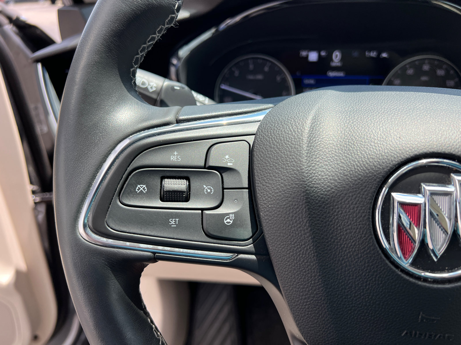 Used 2022 Buick Envision Avenir w/ Technology Package II FWD image 17