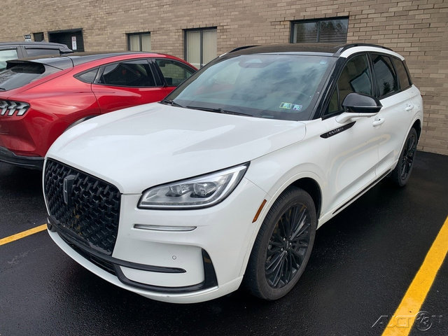 Used 2023 Lincoln Corsair Reserve w/ Equipment Group 201A image 1