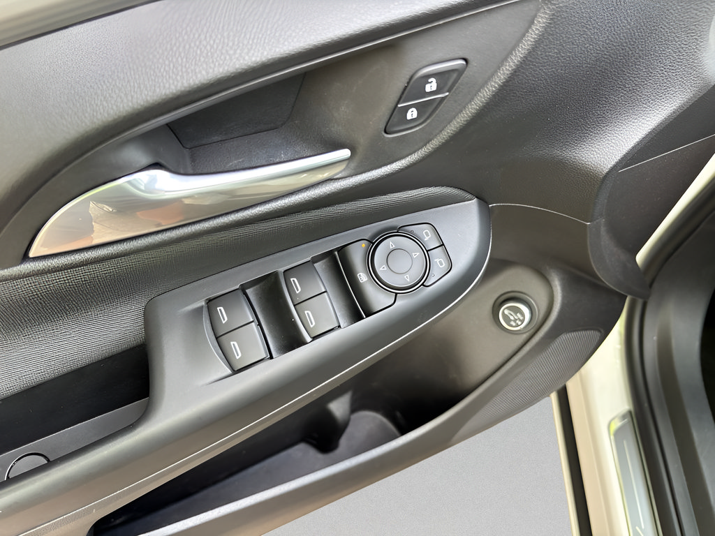 Used 2025 Buick Envista Avenir FWD image 24