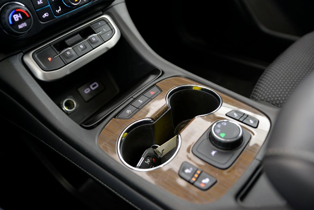 Used 2023 GMC Acadia SLE w/ Driver Convenience Package image 26