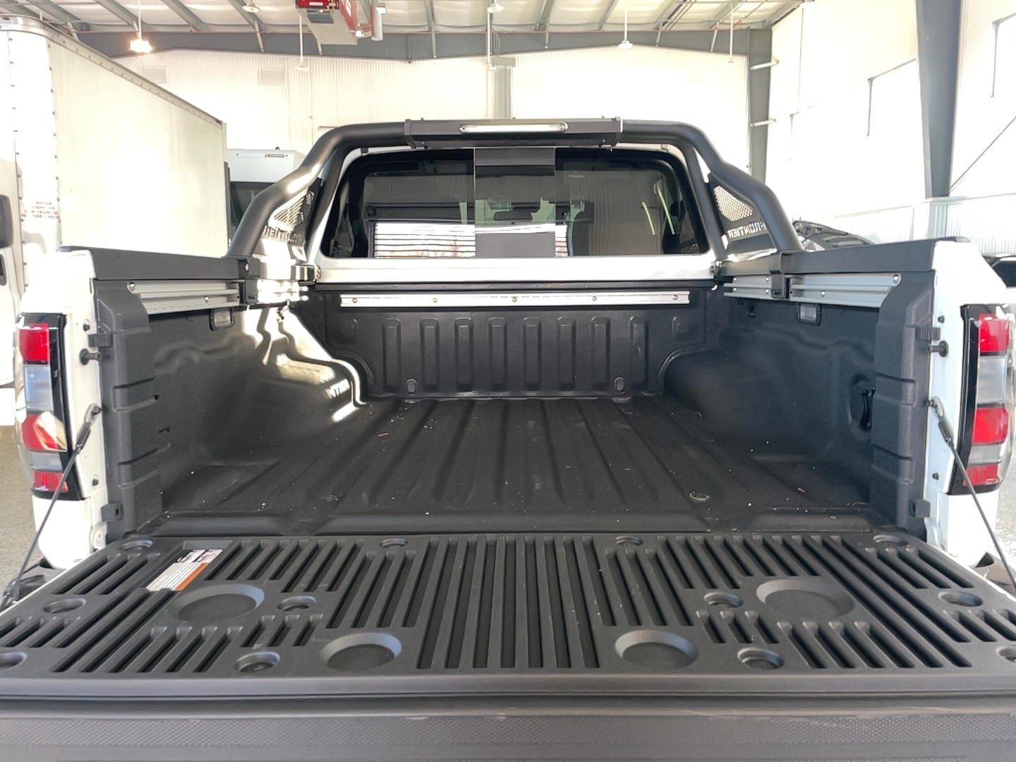 Used 2024 Nissan Frontier SV w/ Hardbody Edition AWD/4WD image 17