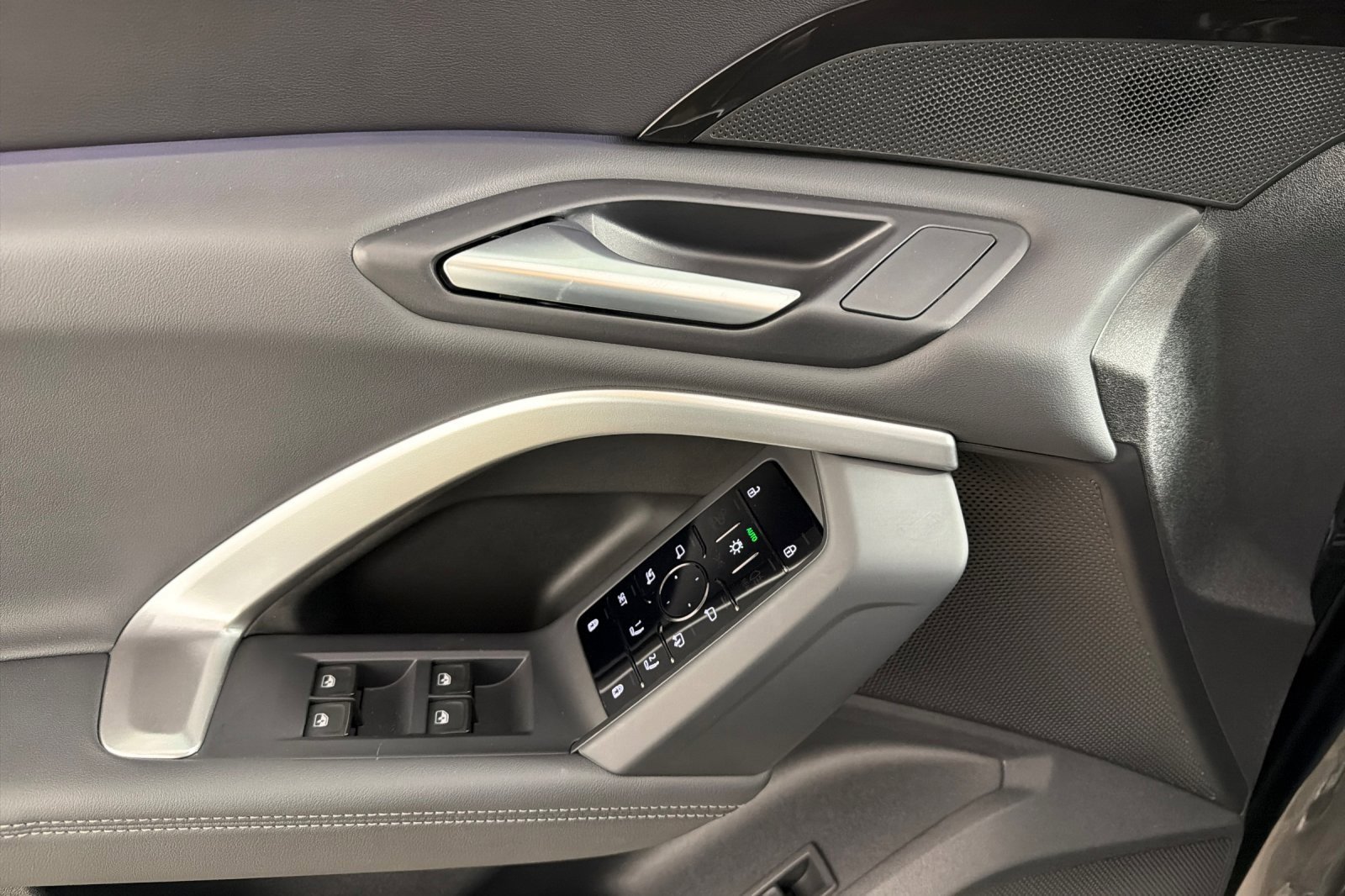 Used 2025 Audi Q5 Premium w/ Convenience Package image 10