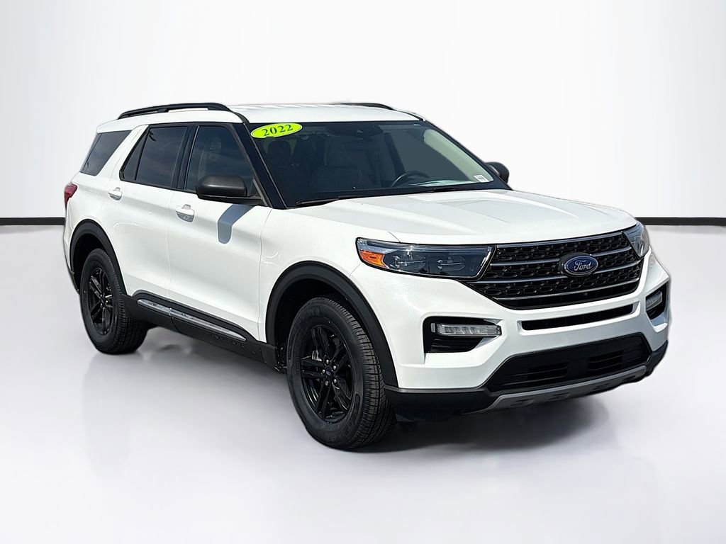 Used 2022 Ford Explorer XLT w/ Equipment Group 202A image 3