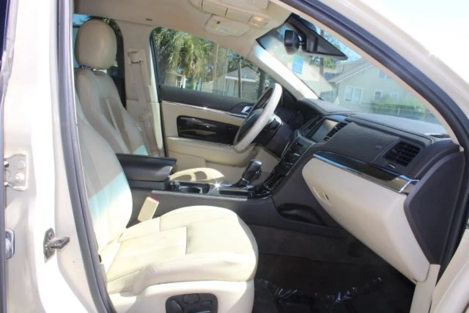 Used 2014 Lincoln MKS w/ Equipment Group 101A FWD image 34
