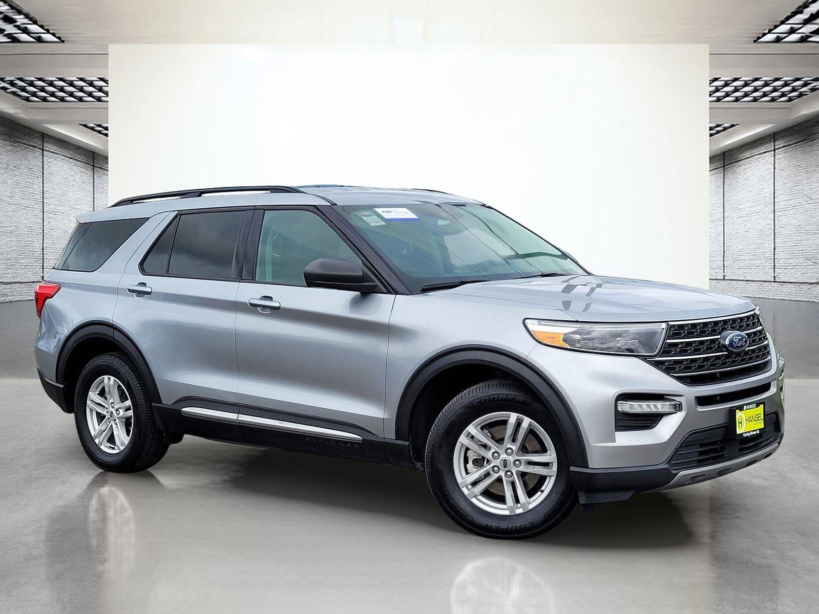 Used 2023 Ford Explorer XLT w/ Equipment Group 202A image 2