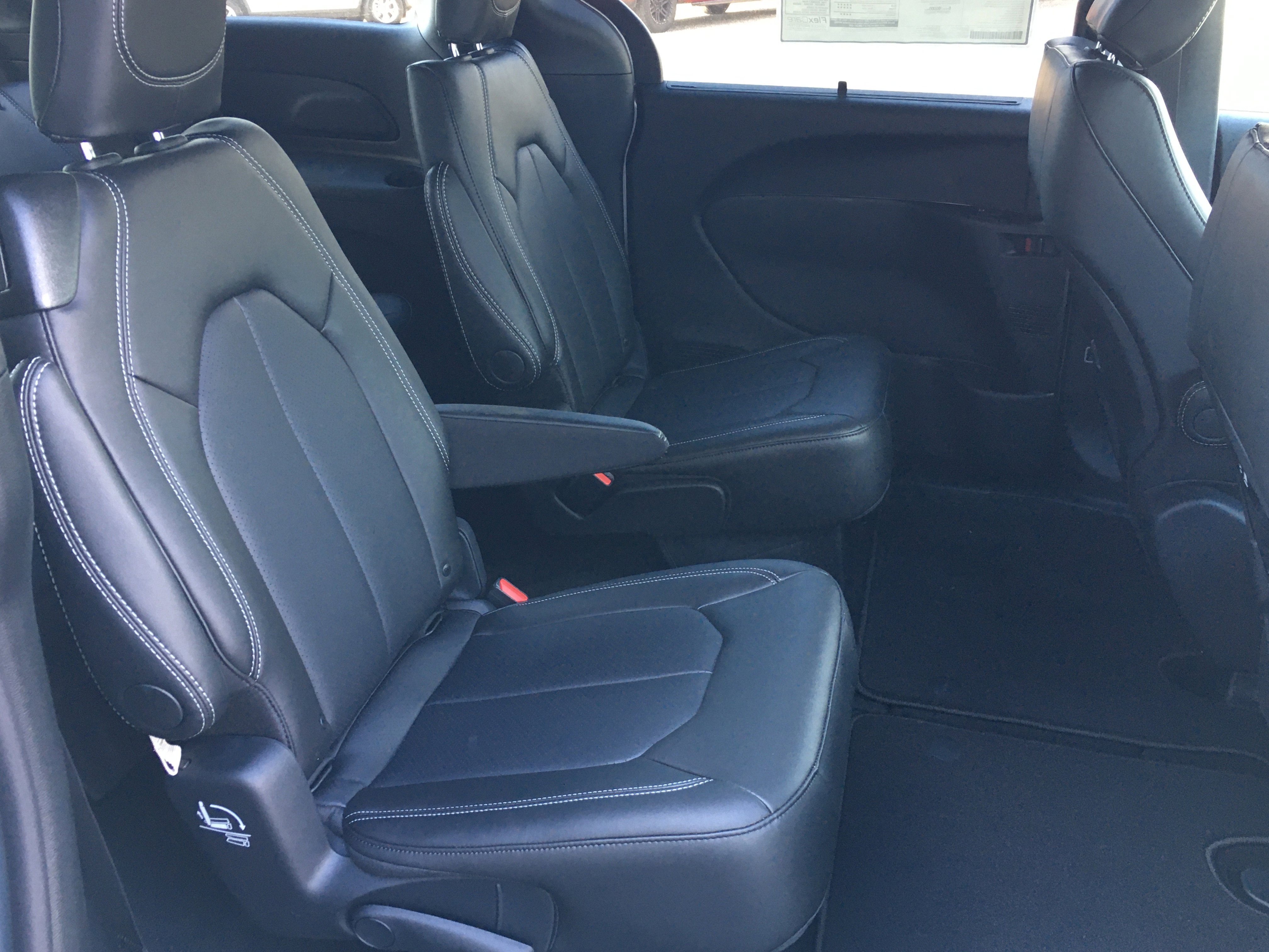 New 2026 Chrysler Pacifica Select w/ S Appearance Package image 25