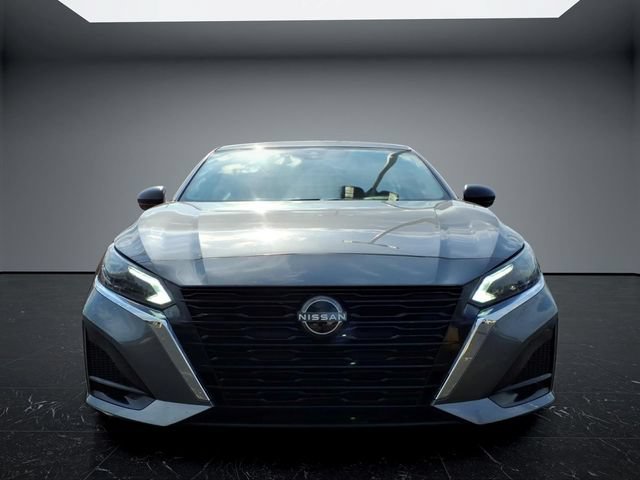 Used 2024 Nissan Altima 2.5 SV FWD image 2